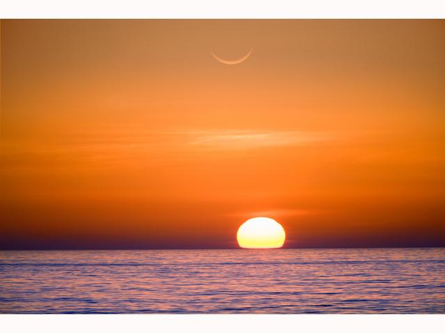 sunmoon.jpg (13558 bytes)